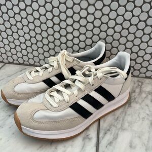 Women’s Adidas, tennis shoes, size 7